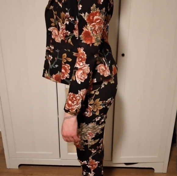 Floral Suit Set - Picture 5 of 6